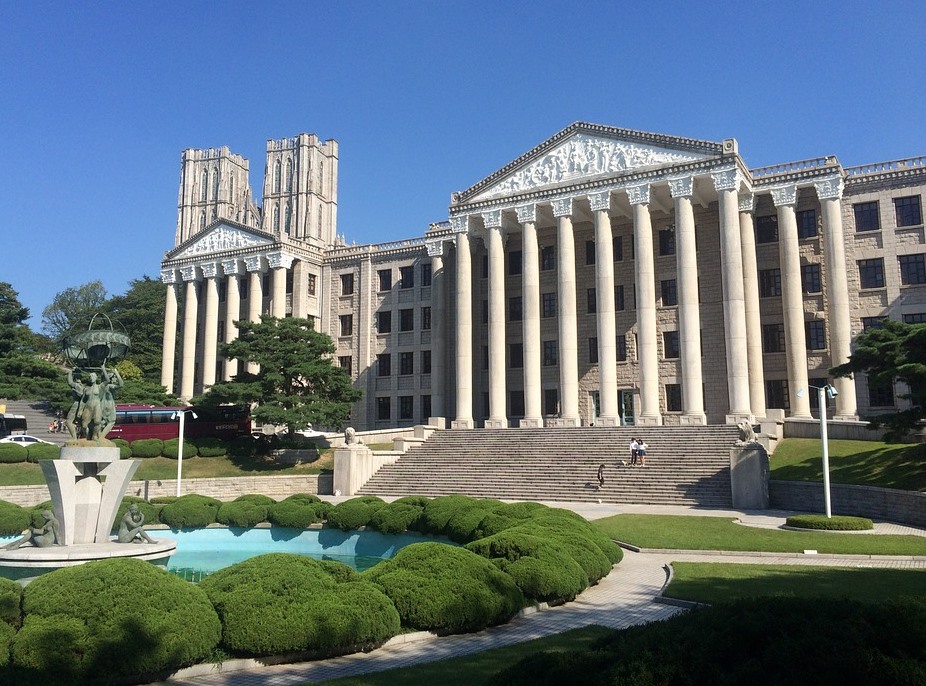 3 Important factors to consider when choosing a university